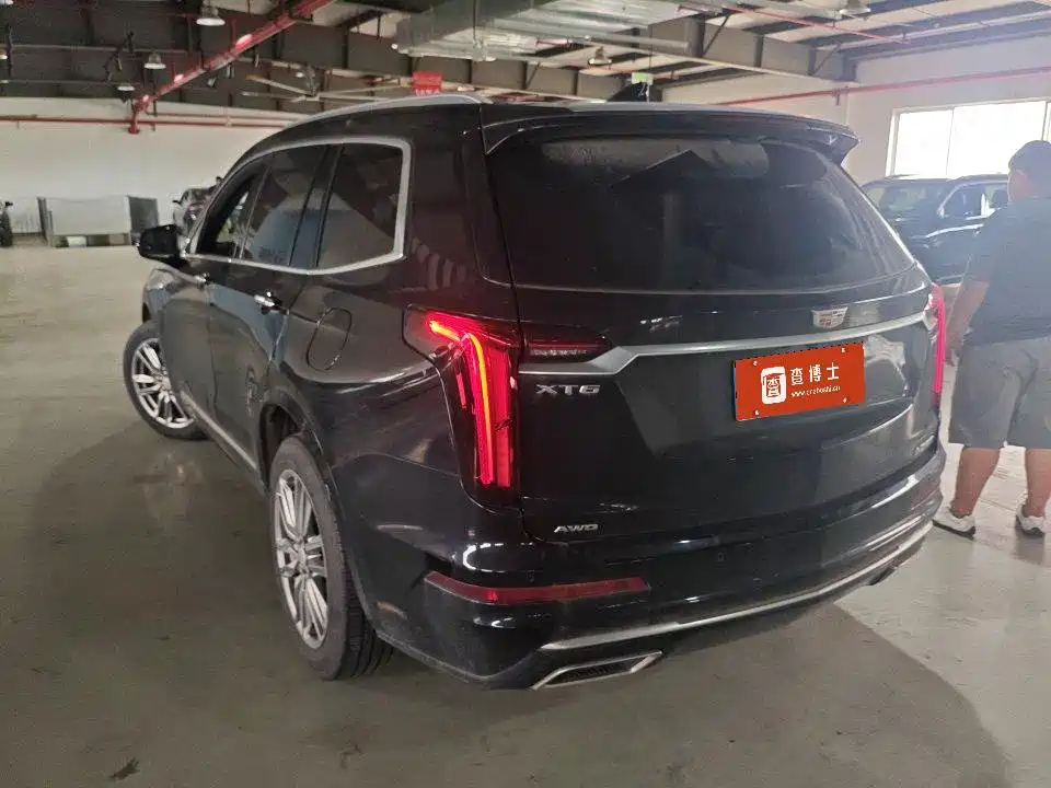 Photo 3 - Cadillac XT6