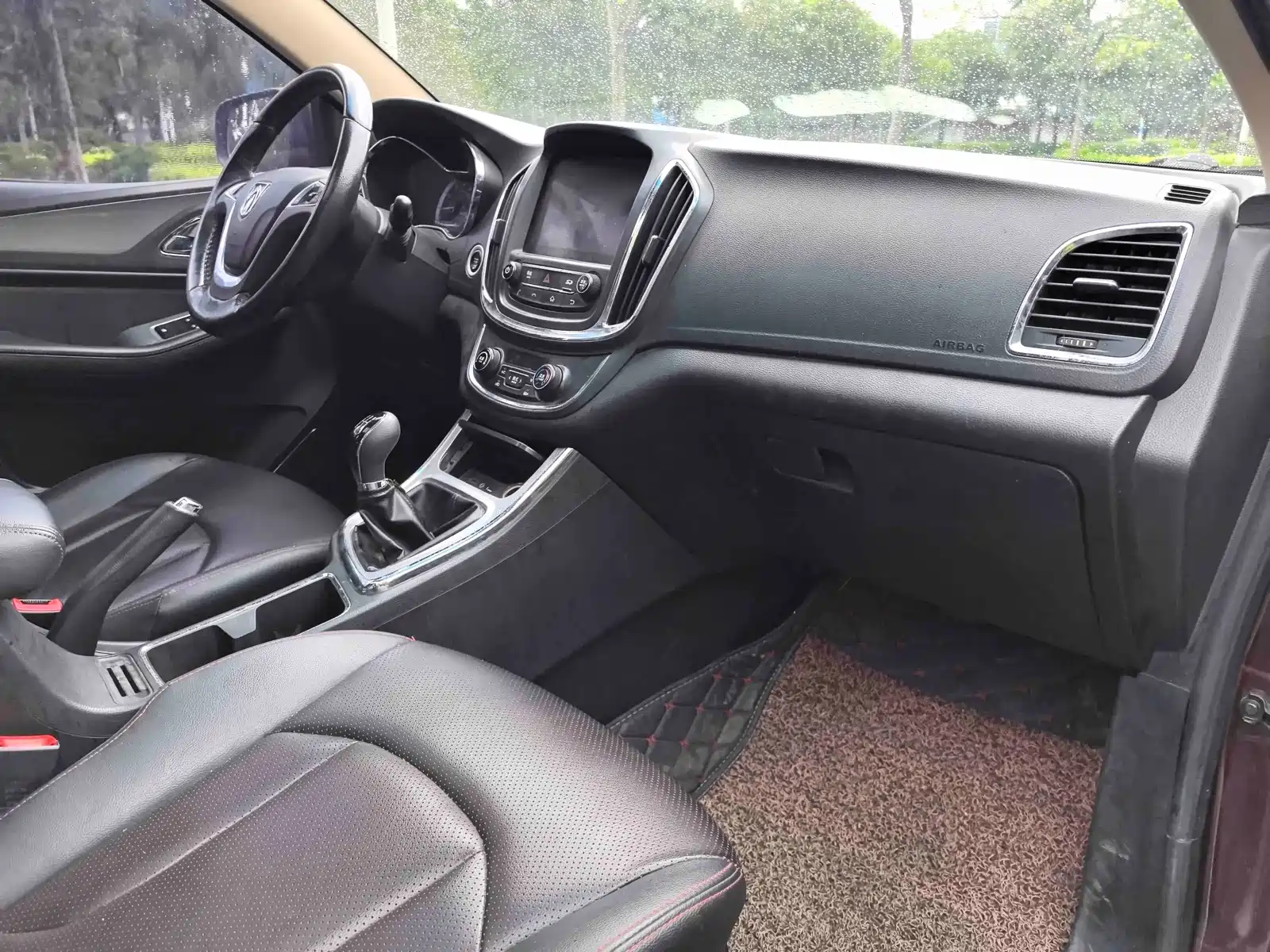 Photo 16 - Baojun 560
