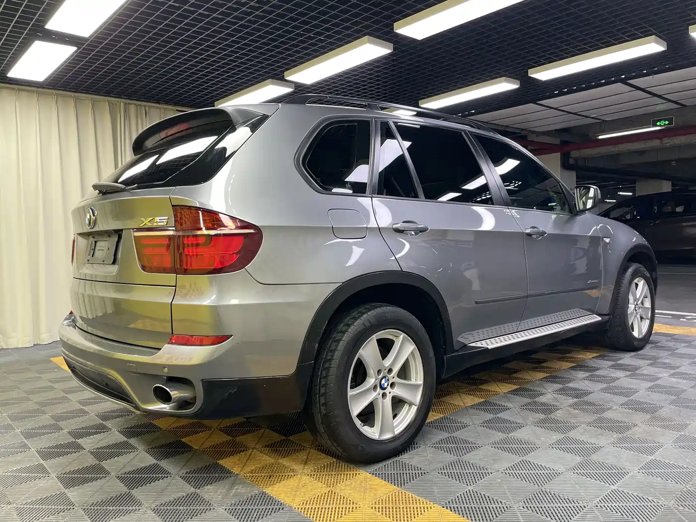 BMW X5 (Import) 2011 xDrive35i Leading Edition фото 12
