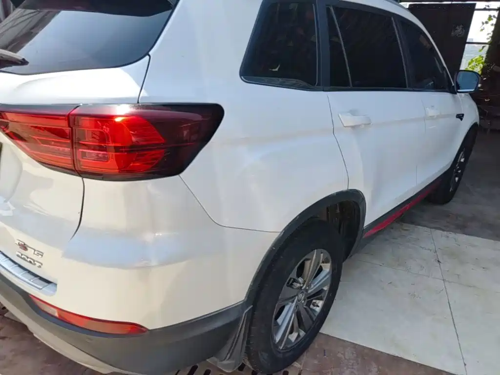 Photo 8 - Changan CS75