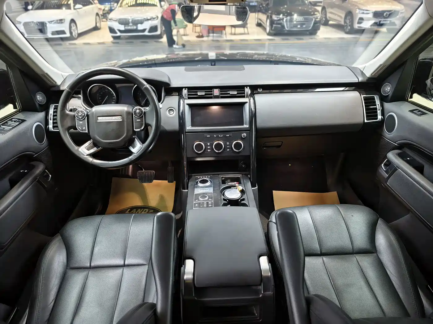 Land Rover Discovery 2018 3.0 SC V6 SE фото 7