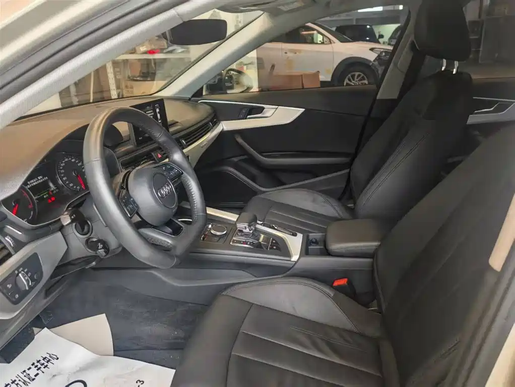 Фото 13 - Audi A4L