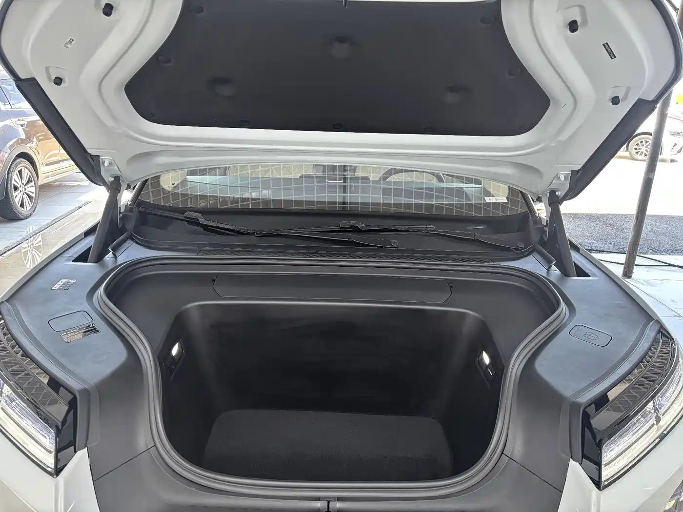 NIO ES8 2026 2025 Model 6-Seat Executive Luxury Edition