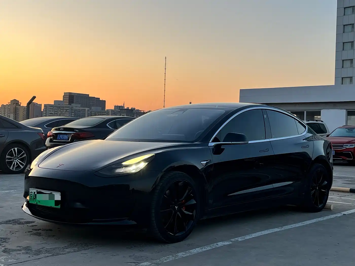 TESLA MODEL 3