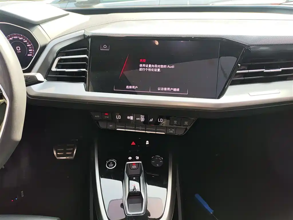 Audi Q4 e-tron 2024 40 e-tron Pioneer Edition фото 13