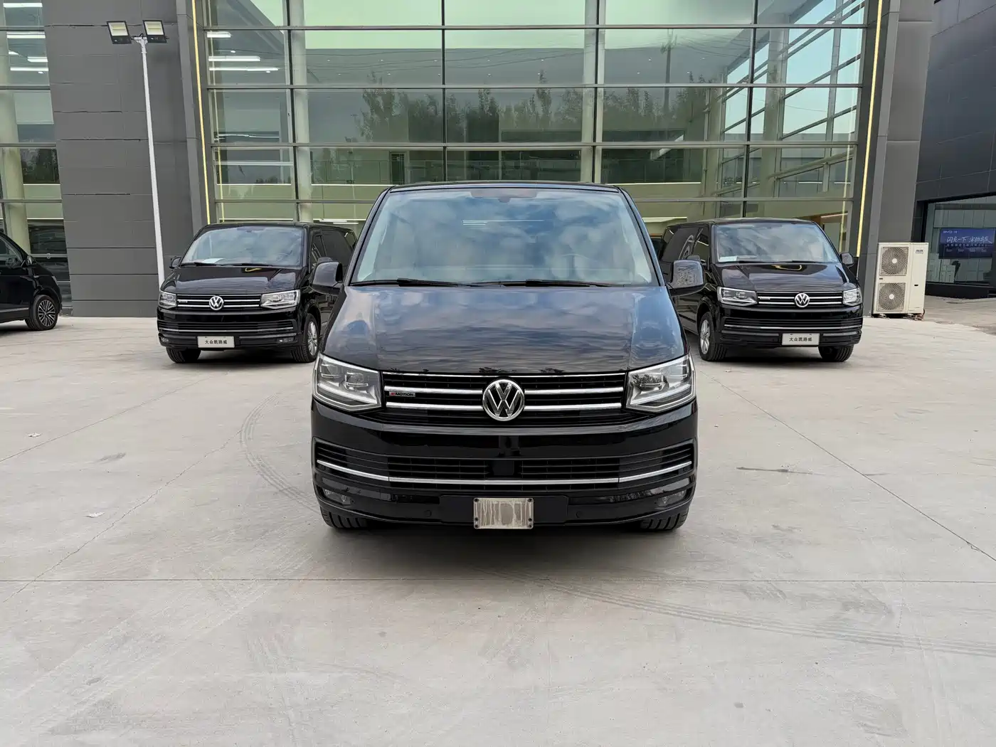 Volkswagen Multivan 2019 2019 2.0TSI 4WD Premium 7-seater