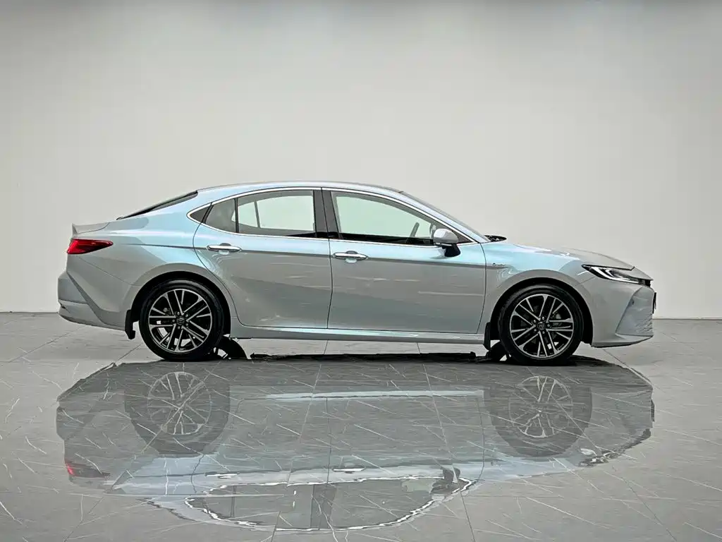 Toyota Camry 2025 2024 Hybrid 2.0HG Premium Edition