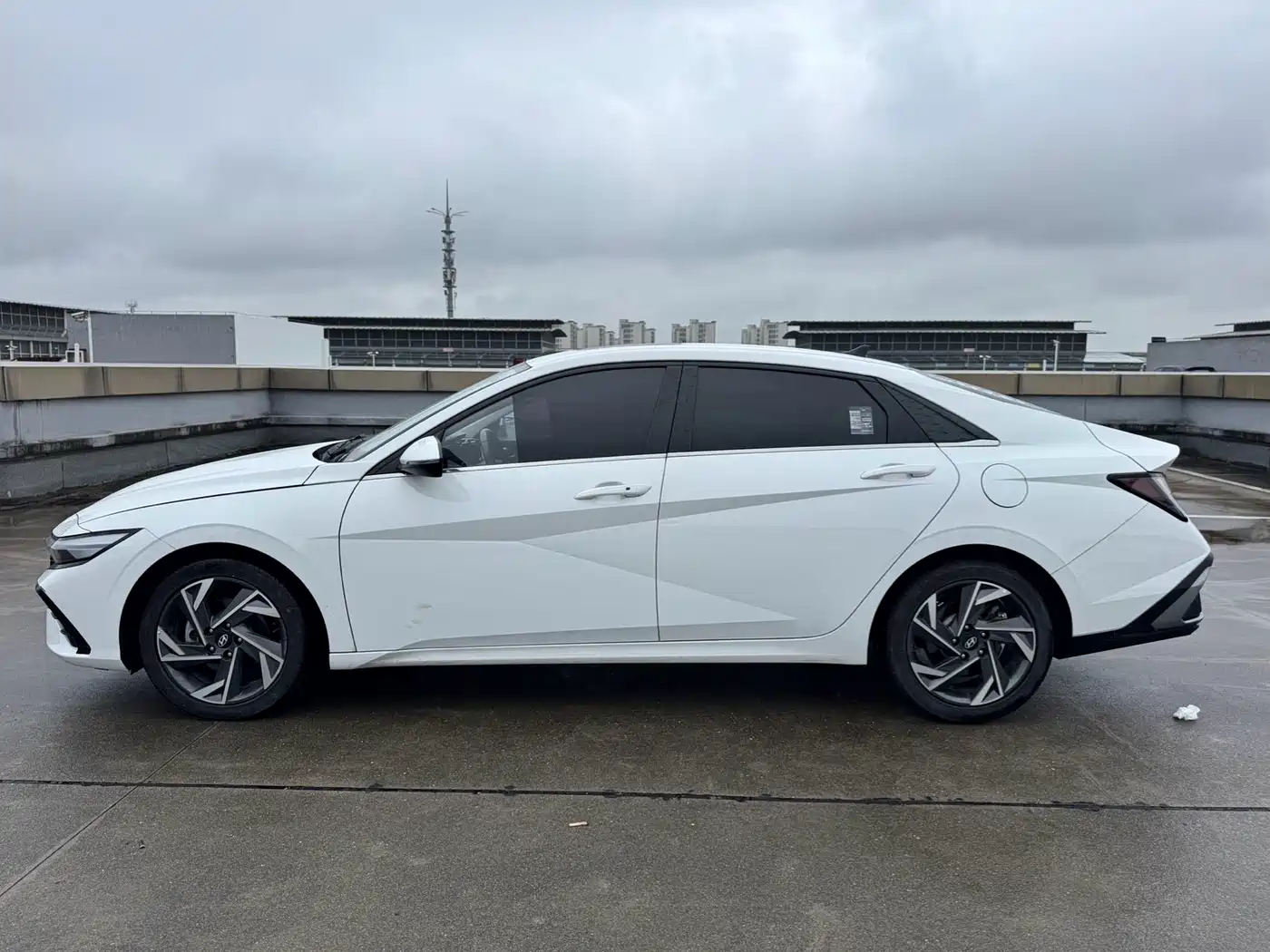Hyundai Elantra 2023 1.5L CVT GLX Elite Edition фото 4