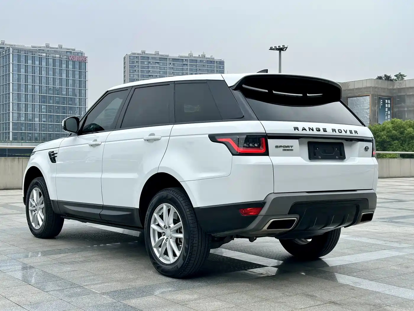 Land Rover Range Rover Sport 2019 3.0 SC V6 Special Edition фото 4