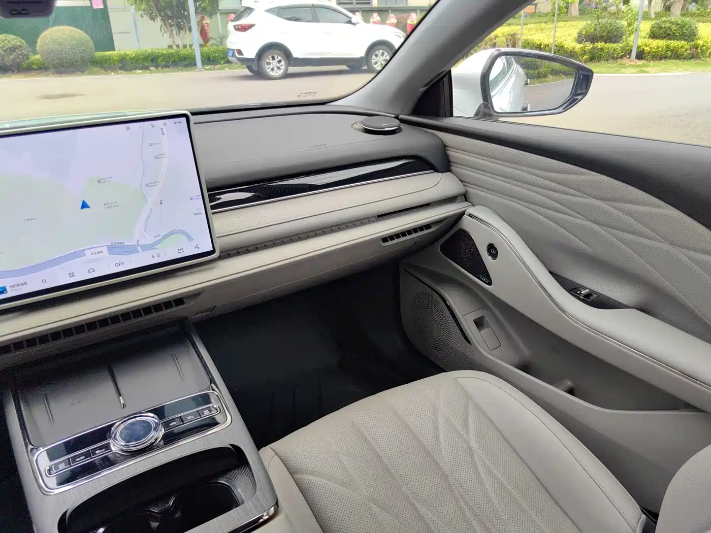 Geely Galaxy Galaxy Xingyao 8 2025 130km EM-i Premium Edition фото 17