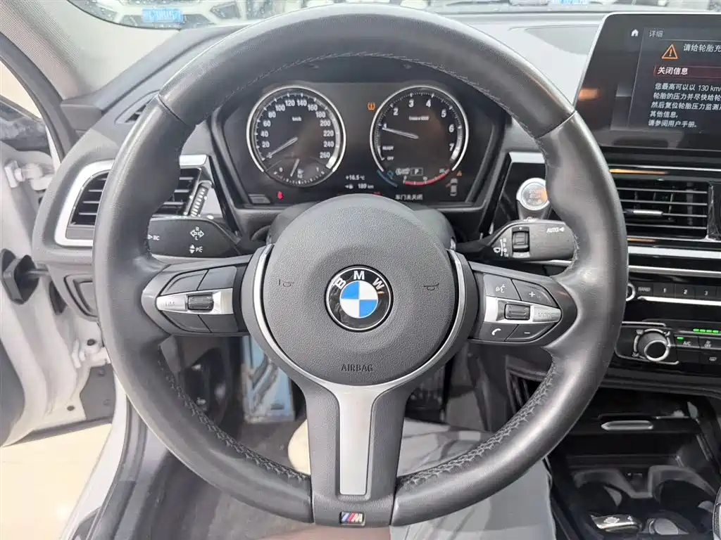 BMW 1 Series 2022 120i M Sport Shadow Edition фото 10