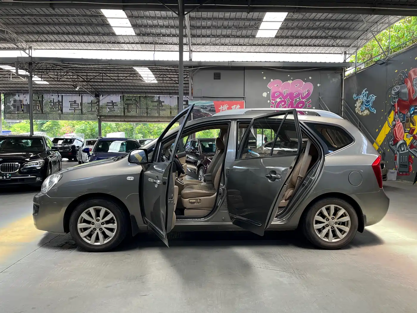 Kia Carens 2011 2.0L 7-seat Automatic Comfort фото 4