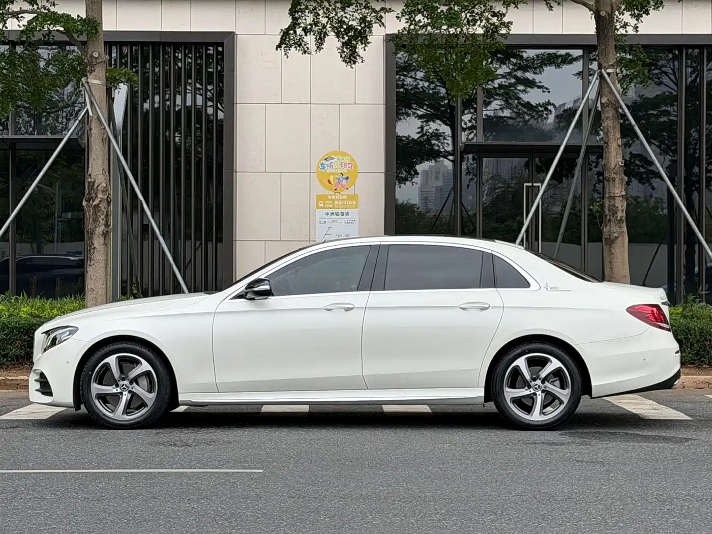 Mercedes-Benz E-Class 2018 E 300 L Sport Fashion фото 2