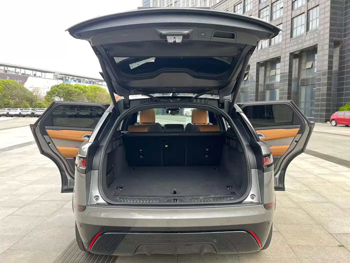 Land Rover Range Rover Velar 2022 250PS Golden Collector's Edition фото 14