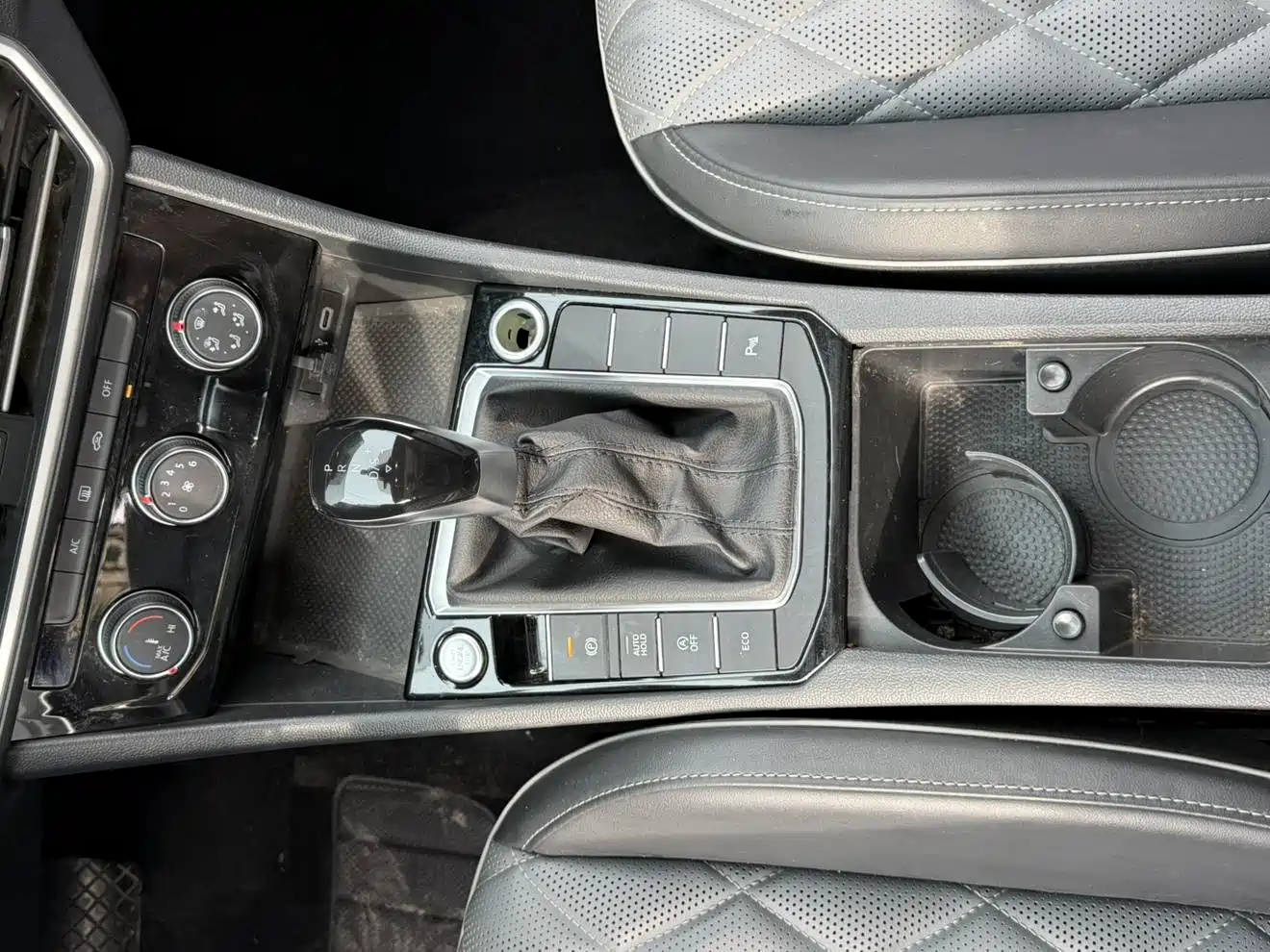 Volkswagen Sagitar 2023 300TSI DSG Surpassing Edition фото 8