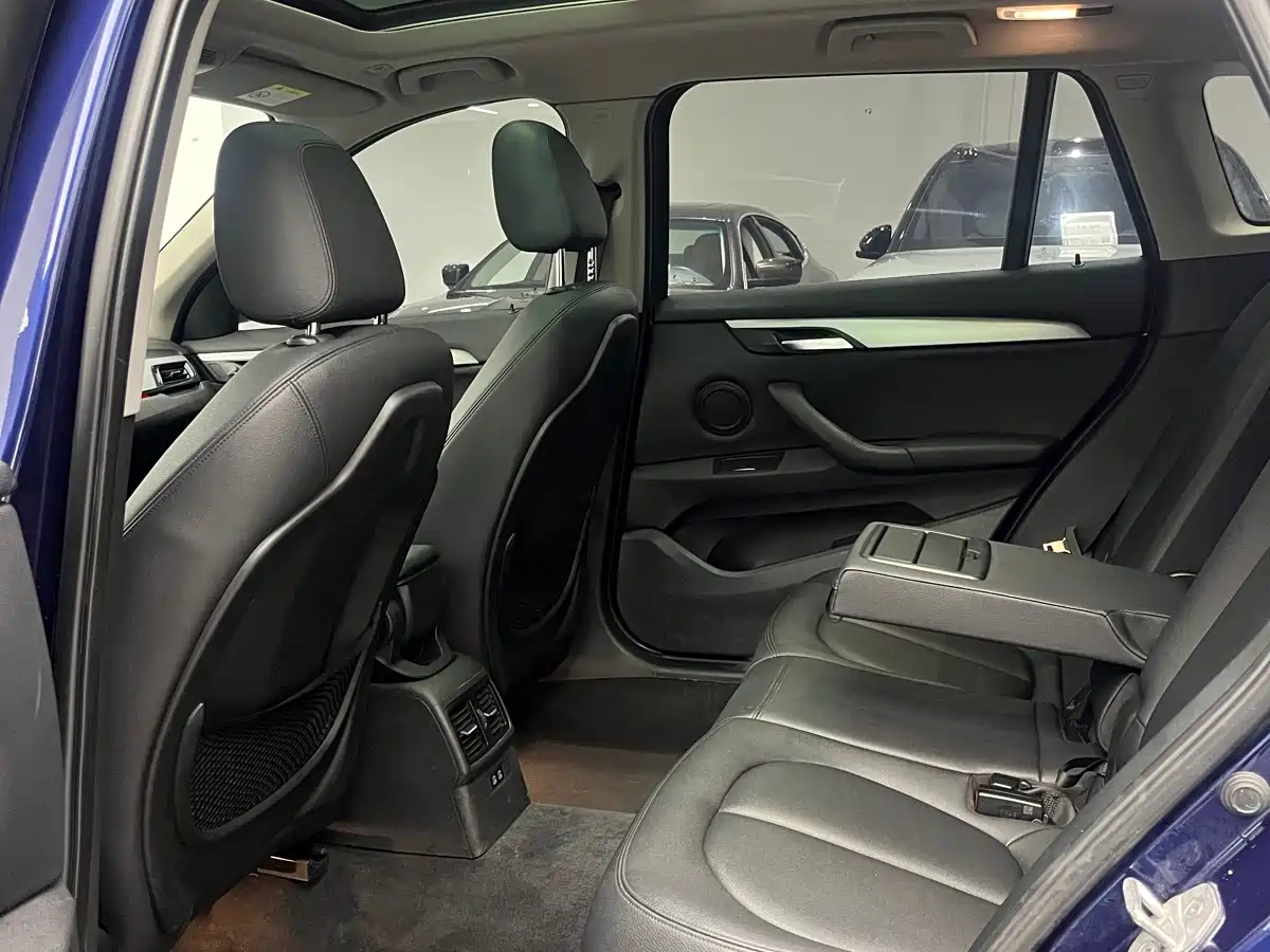 BMW X1 2018 sDrive18Li Fashion Model фото 8