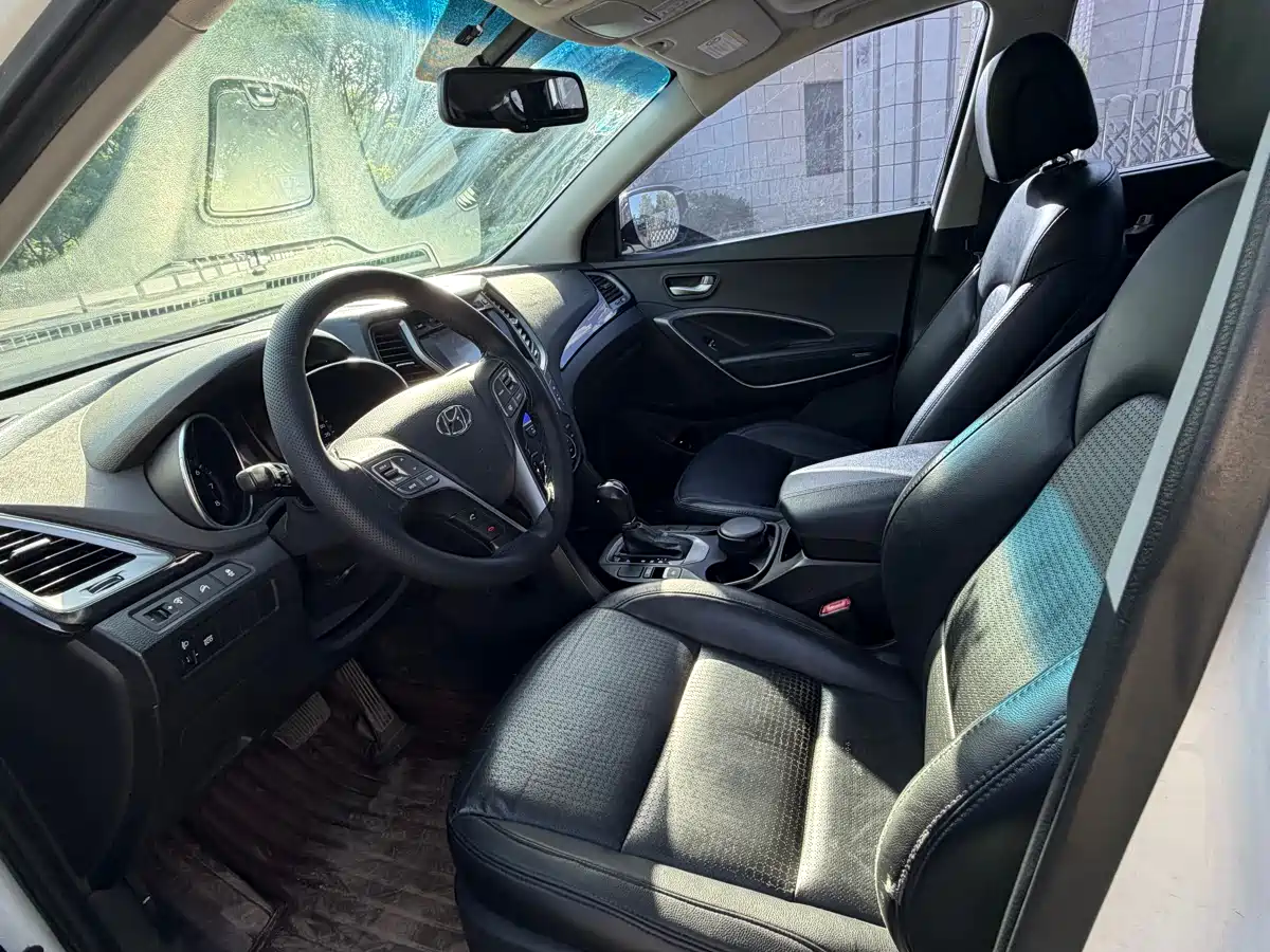 Hyundai Santa Fe 2013 Model 2.4L Automatic 2WD Smart фото 9