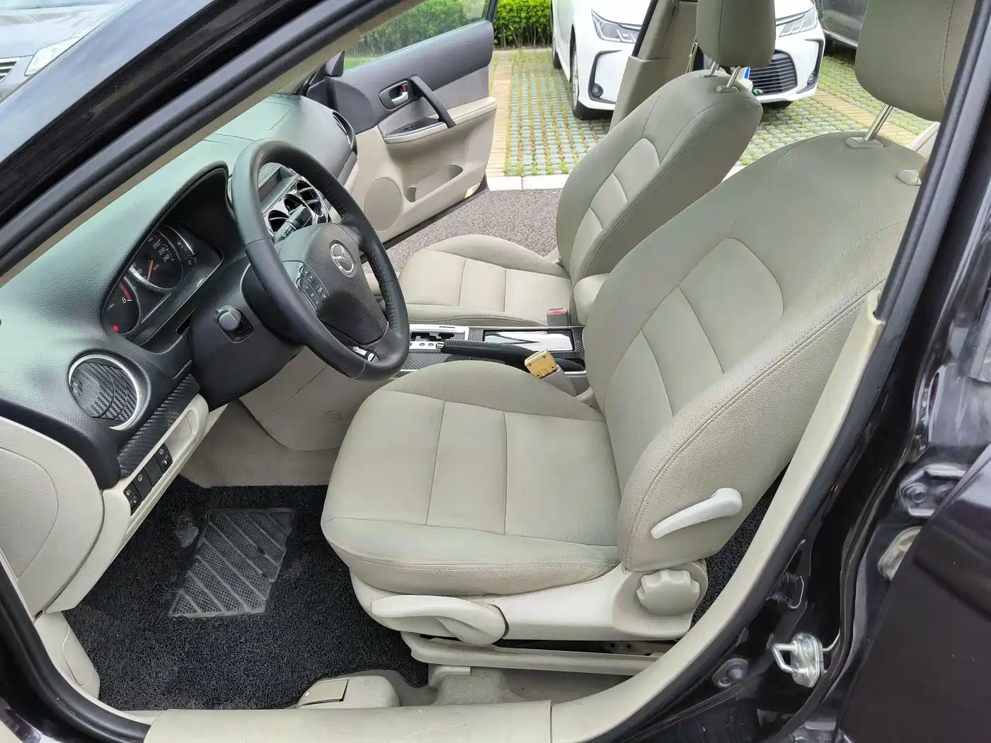 Photo 6 - Mazda 6