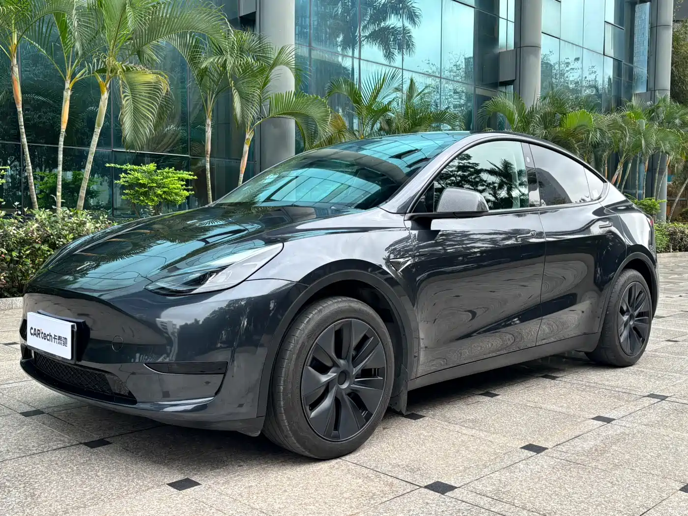 TESLA MODEL Y
