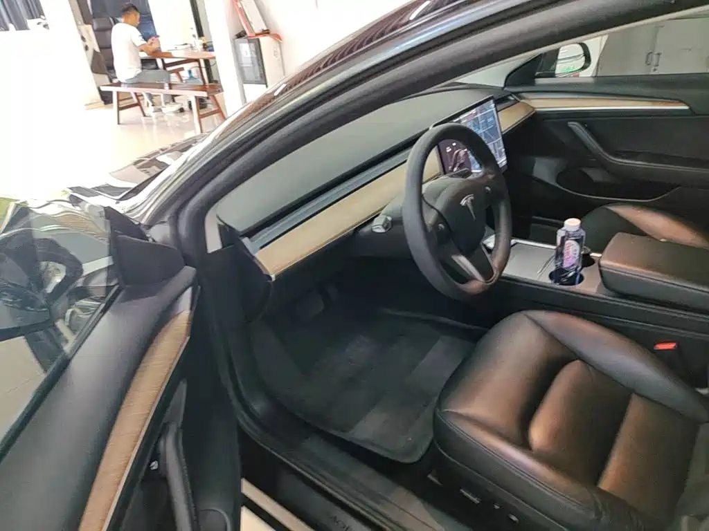 Фото 16 - Tesla Model 3