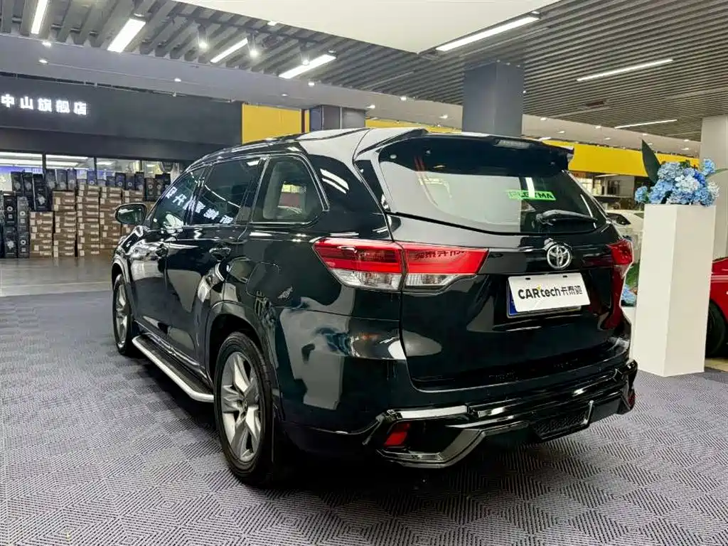 Фото 12 - Toyota Highlander