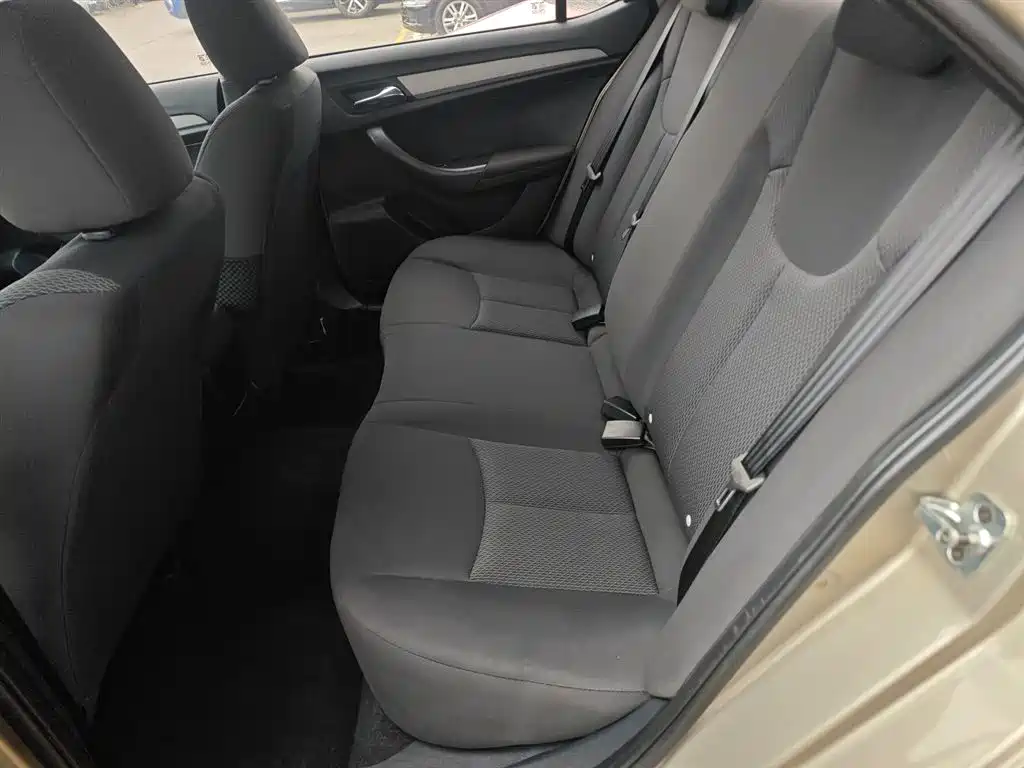 Roewe 360 2016 2016 1.5L Automatic Smart Screen Edition