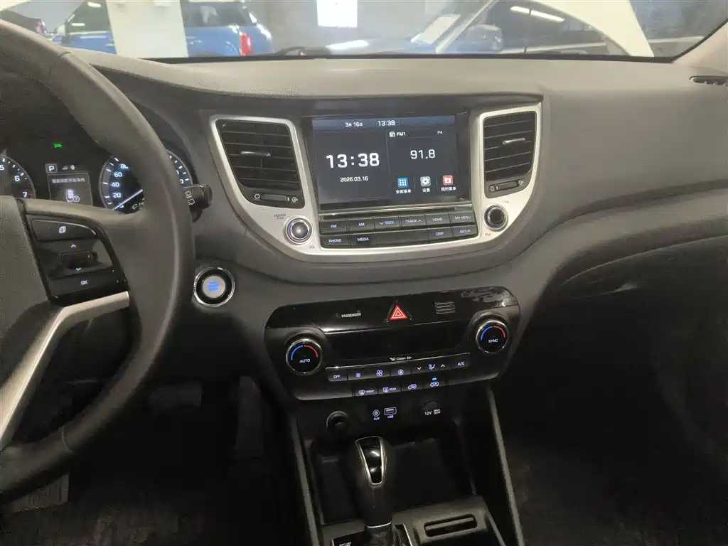 Hyundai Tucson 2018 1.6T DCT 2WD 15th Anniversary Special Edition фото 10