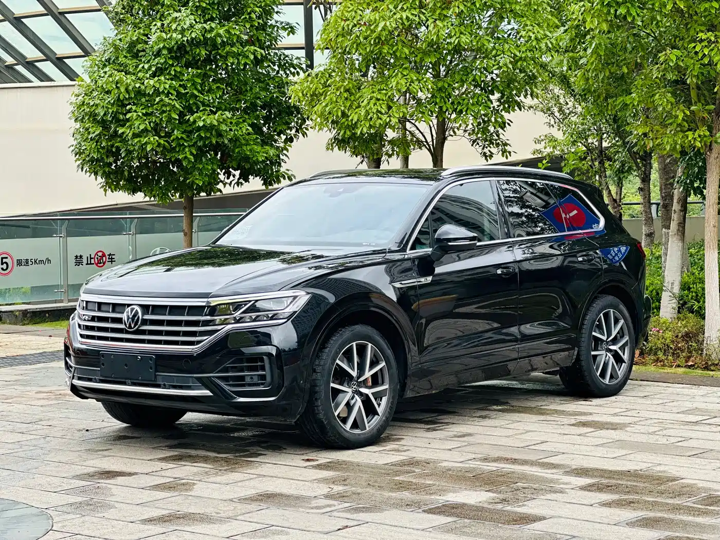 Volkswagen Touareg 2021 3.0TSI R-Line Classic Sport Package