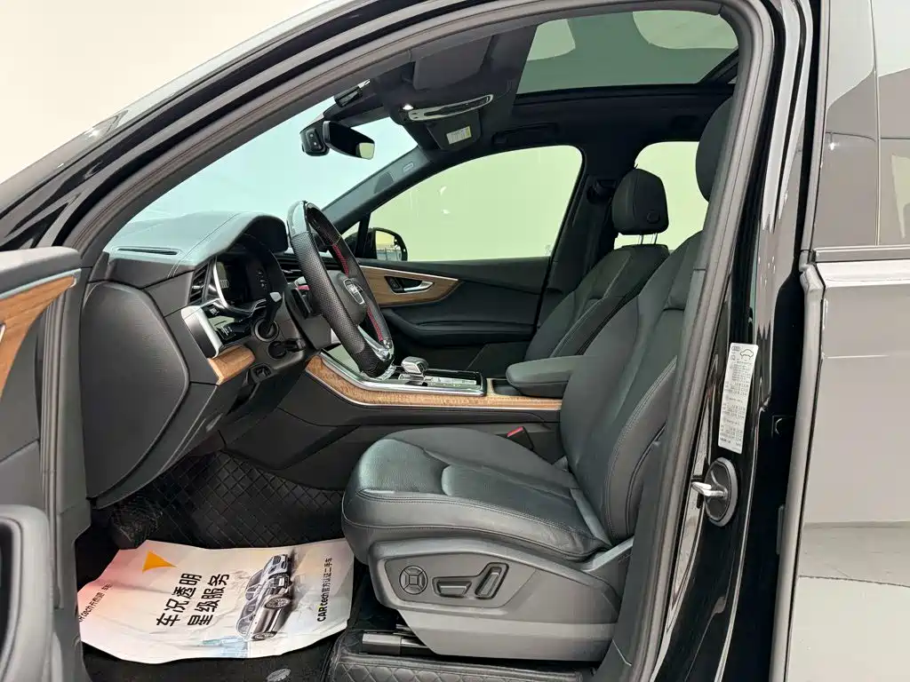Фото 14 - Audi Q7