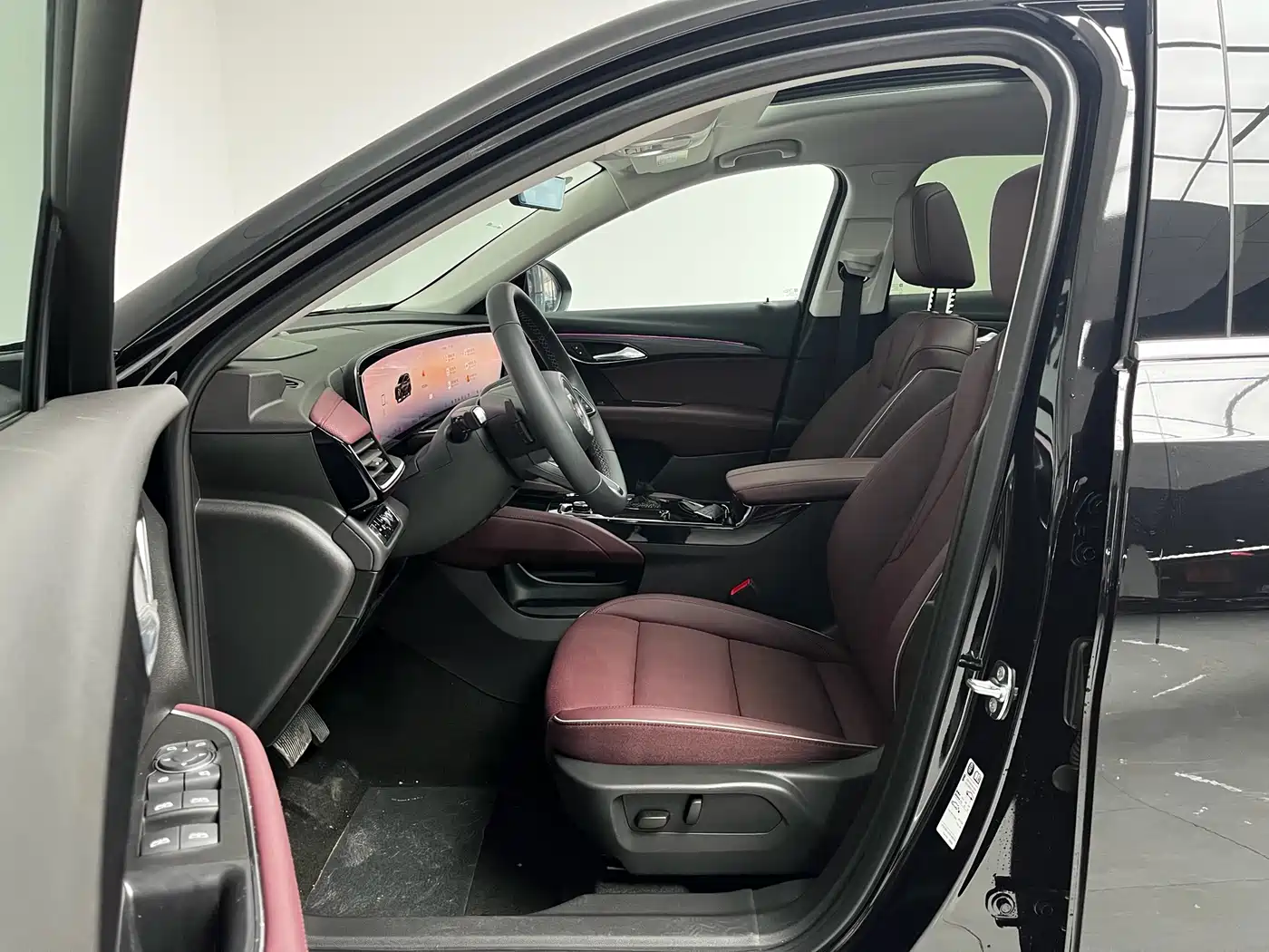 Buick Envision Plus 2025 Enclave Plus 28T 2WD Platinum Edition фото 13