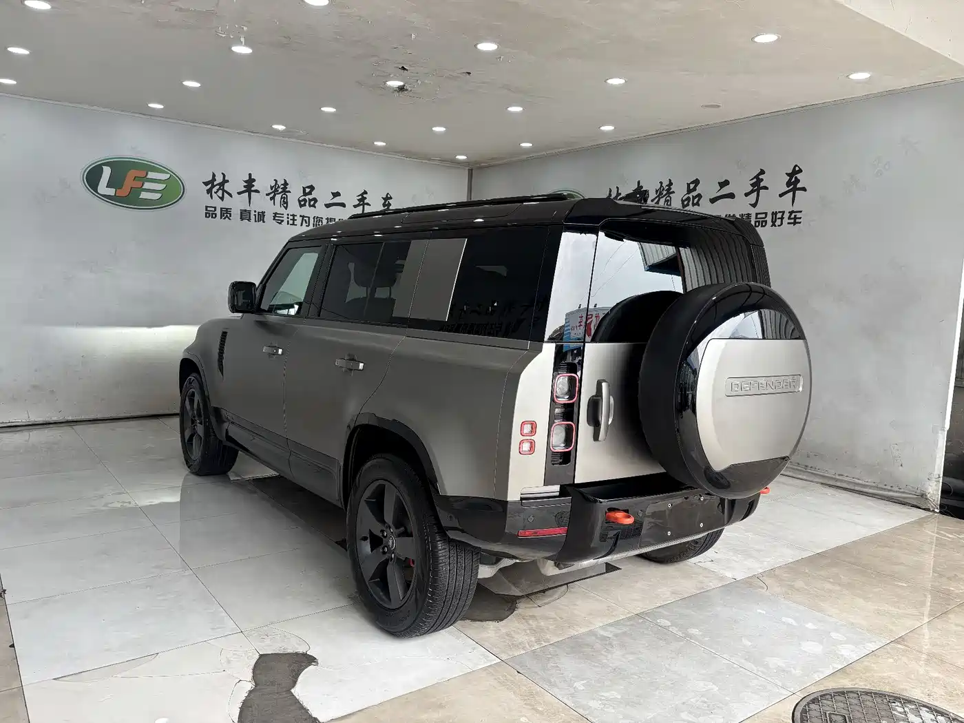 Land Rover Defender 2025 110 3.0T P400 X фото 6
