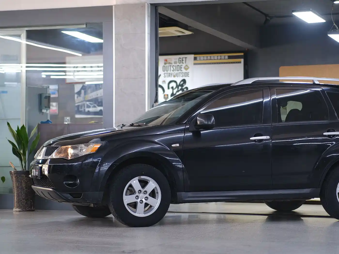 Mitsubishi Outlander (Import) 2009 2.4 Fashion фото 3
