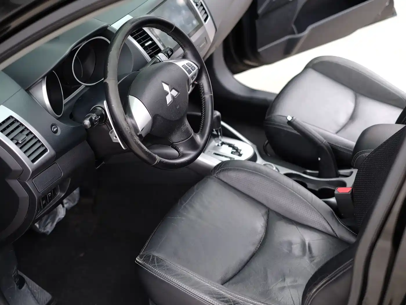 Mitsubishi Outlander (Import) 2009 2.4 Fashion фото 17