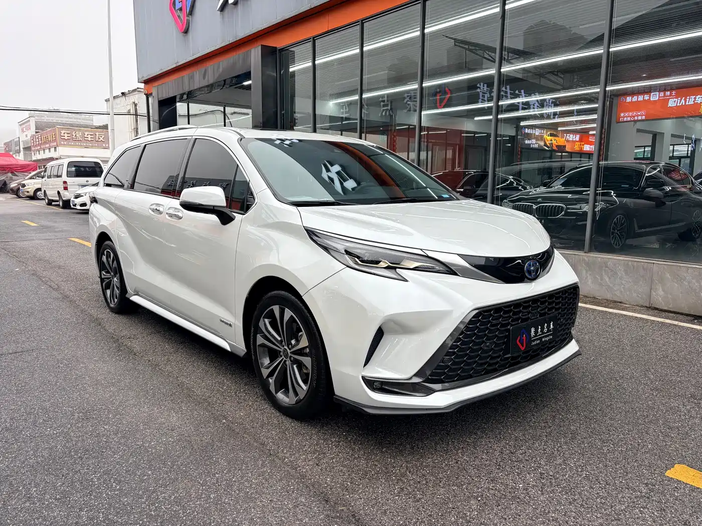 Toyota Granvia 2024 2.5L Hybrid Premium PLUS фото 3