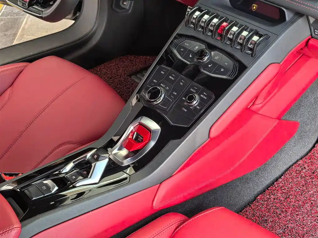 LAMBORGHINI HURACÁN