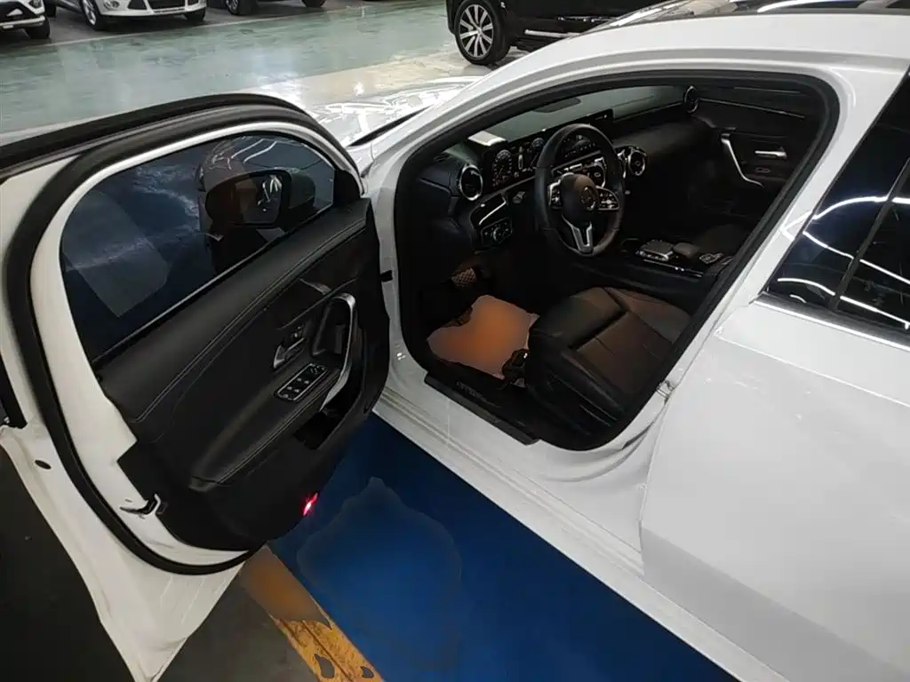 Mercedes-Benz A-Class 2020 Facelift A 200 L Sport Sedan Dynamic фото 16