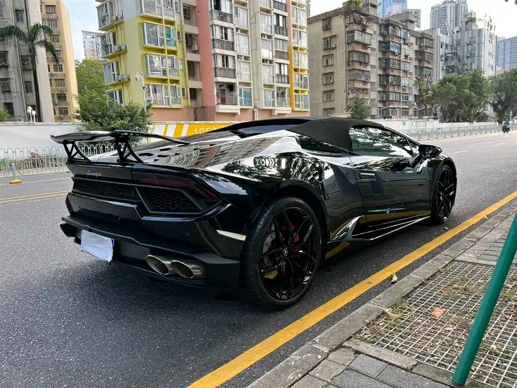 Lamborghini Huracán 2017 Huracán RWD Spyder фото 5