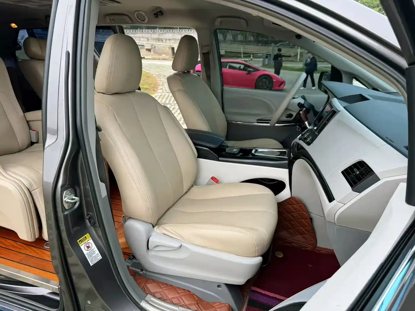 Toyota Sienna 2011 3.5L 2WD Automatic фото 15