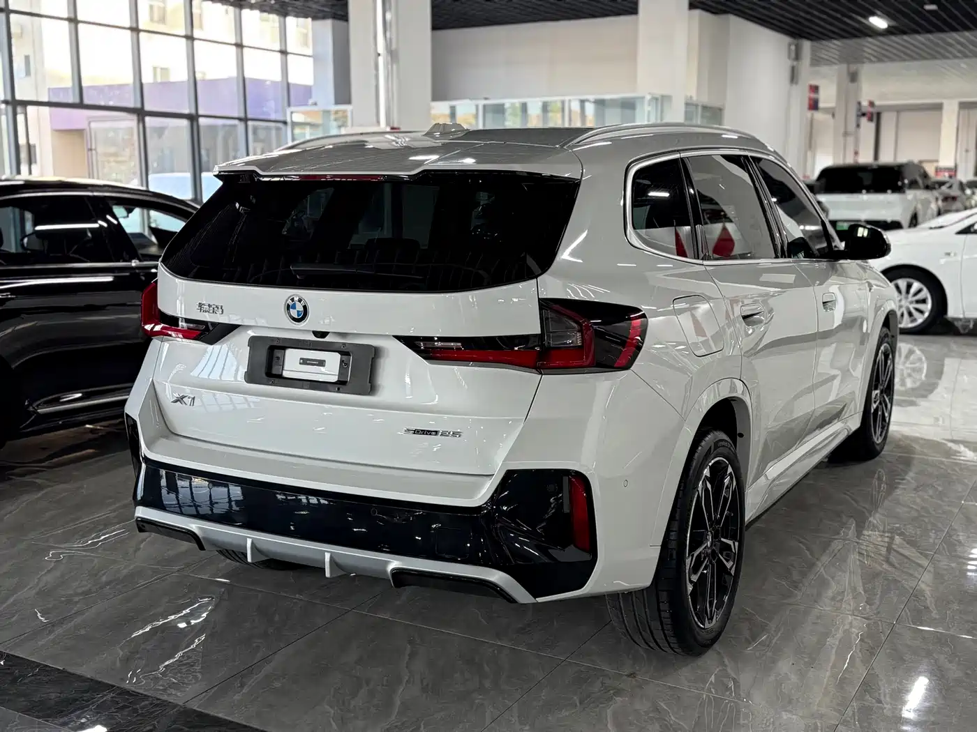 BMW X1 2024 sDrive25Li M Sport Package фото 8