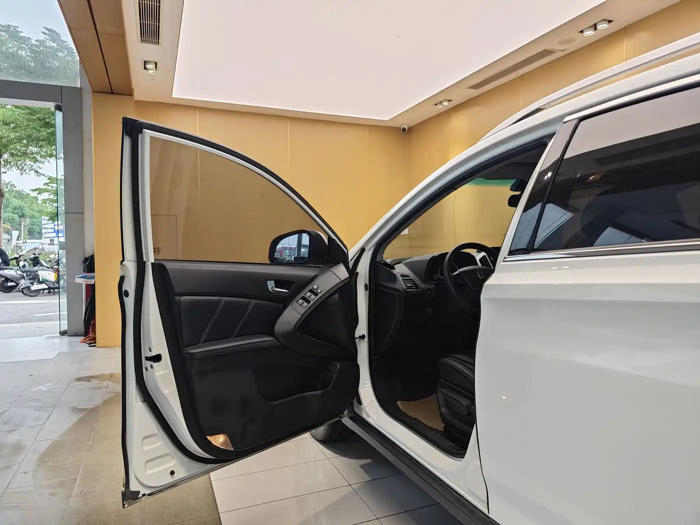 LUXGEN EXCELLENT 6 SUV