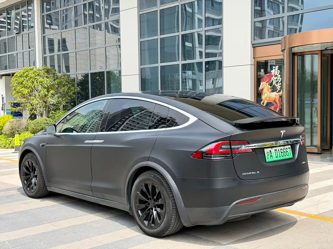 TESLA MODEL X