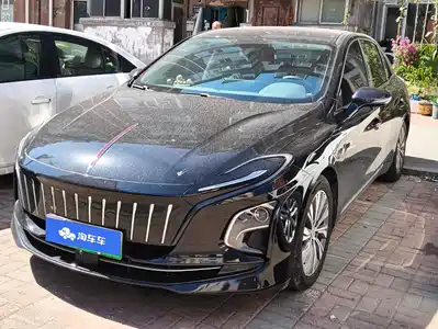 Hongqi E-QM5