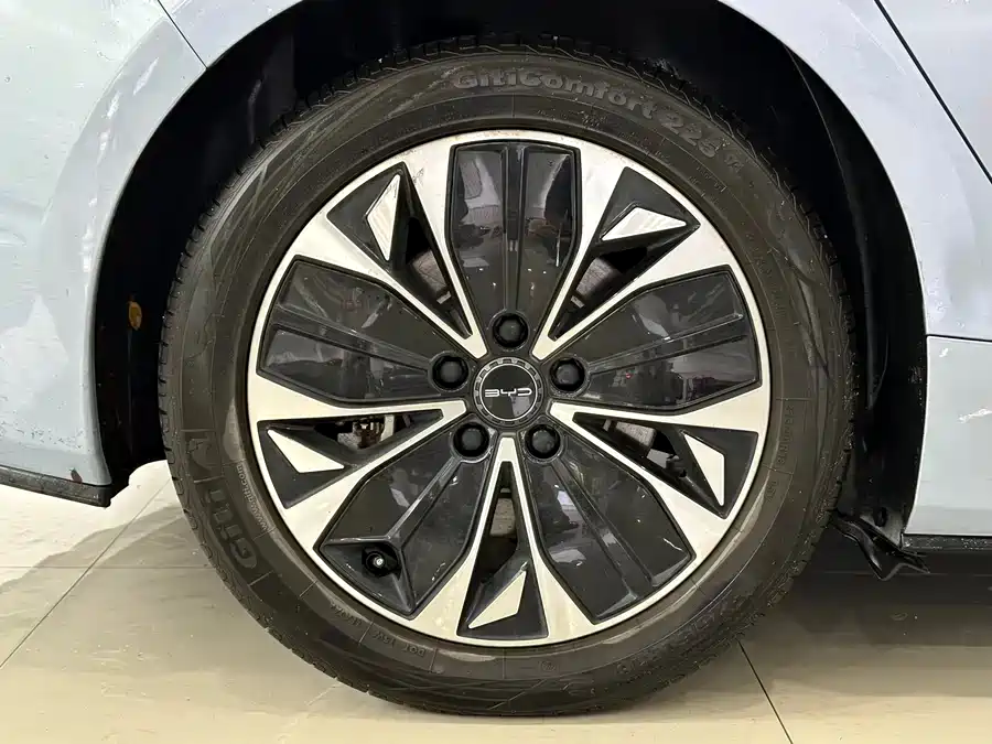 BYD Seal 2022 550km Standard Range RWD Elite фото 12
