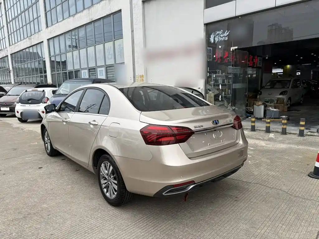 Фото 6 - Geely Emgrand