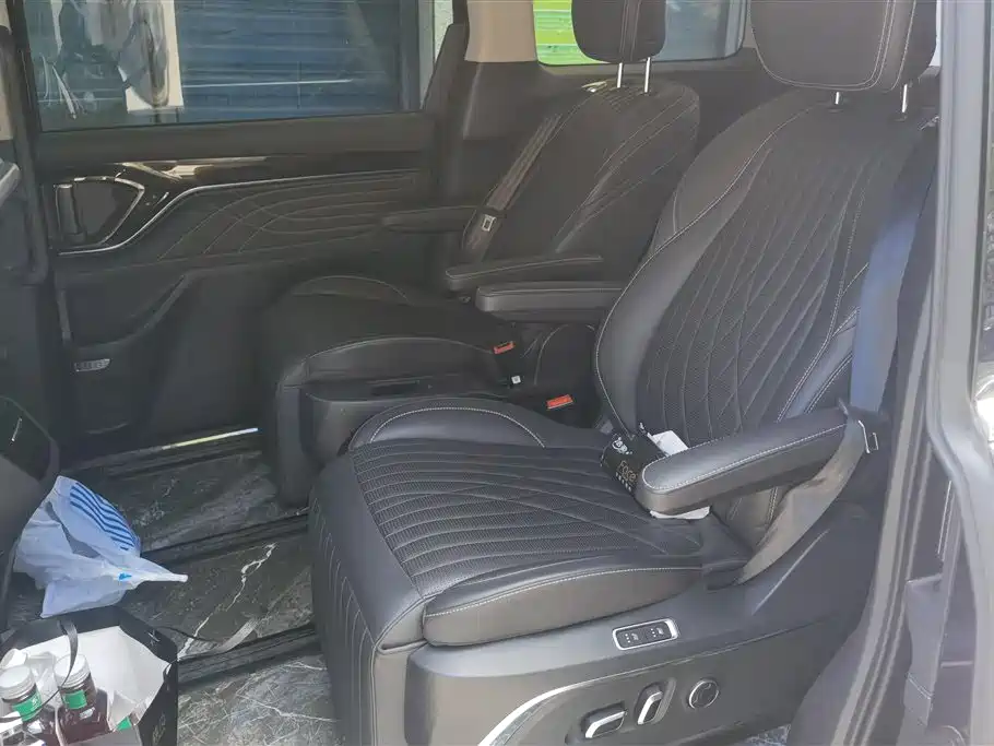 SAIC Maxus Maxus G90 2022 2.0T Galaxy 7-Seater Edition фото 11