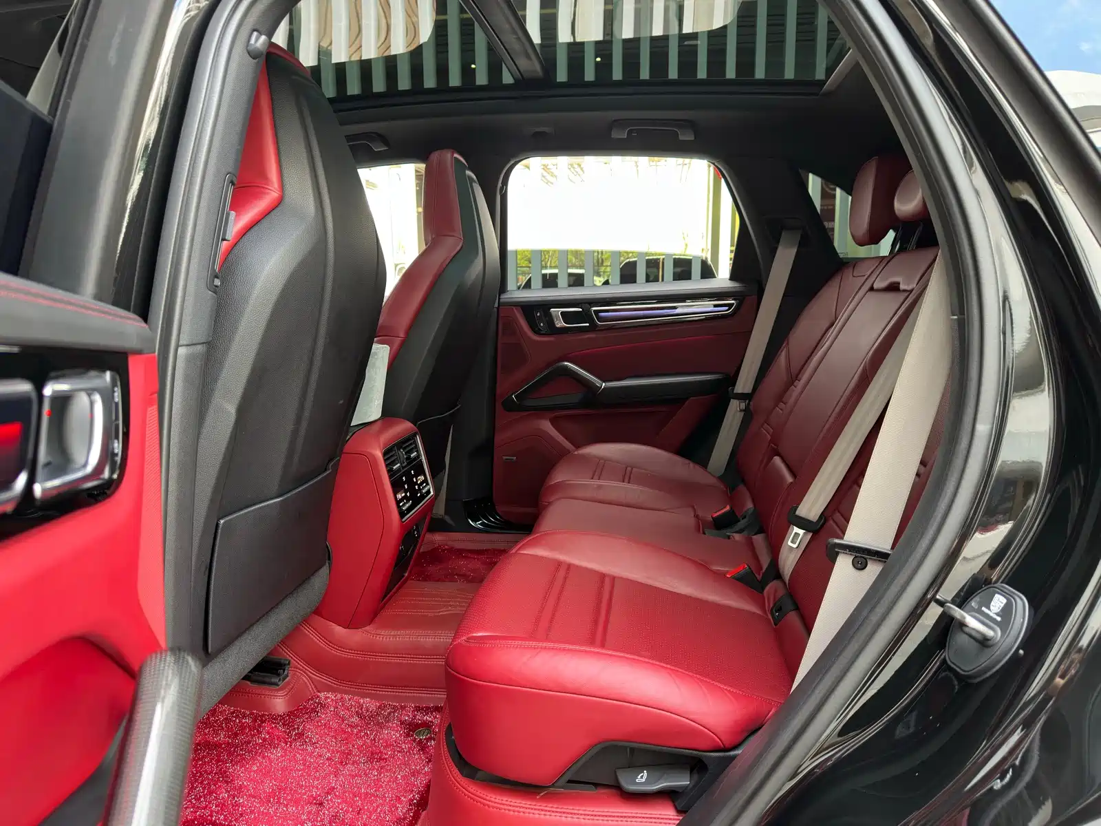 Photo 13 - Porsche Cayenne