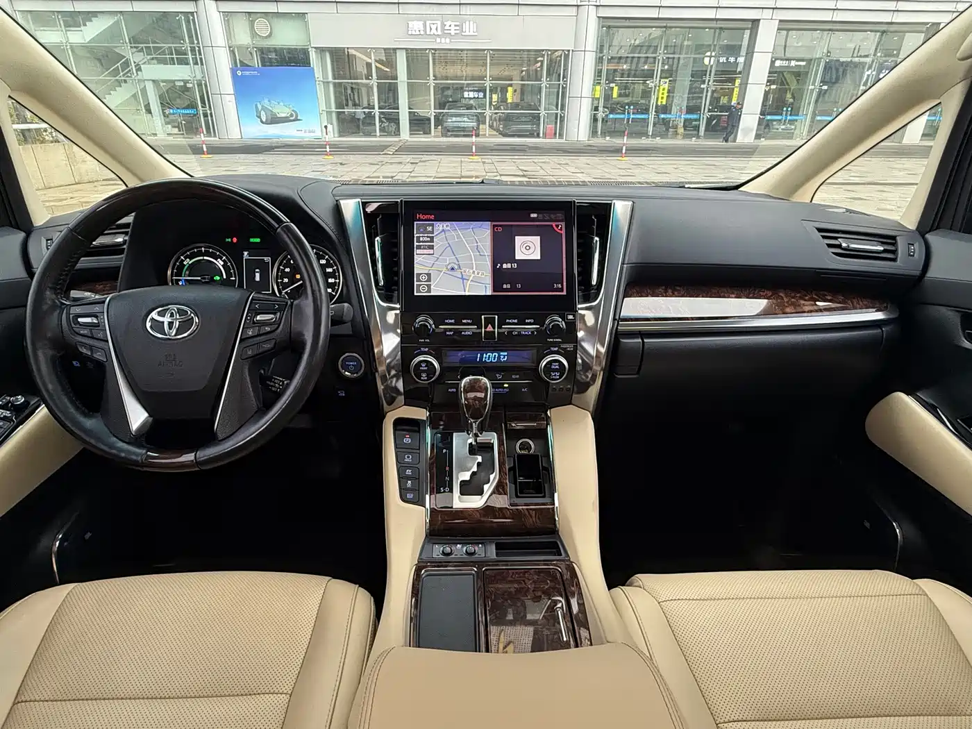 Toyota Alphard 2021 Hybrid 2.5L Luxury фото 13