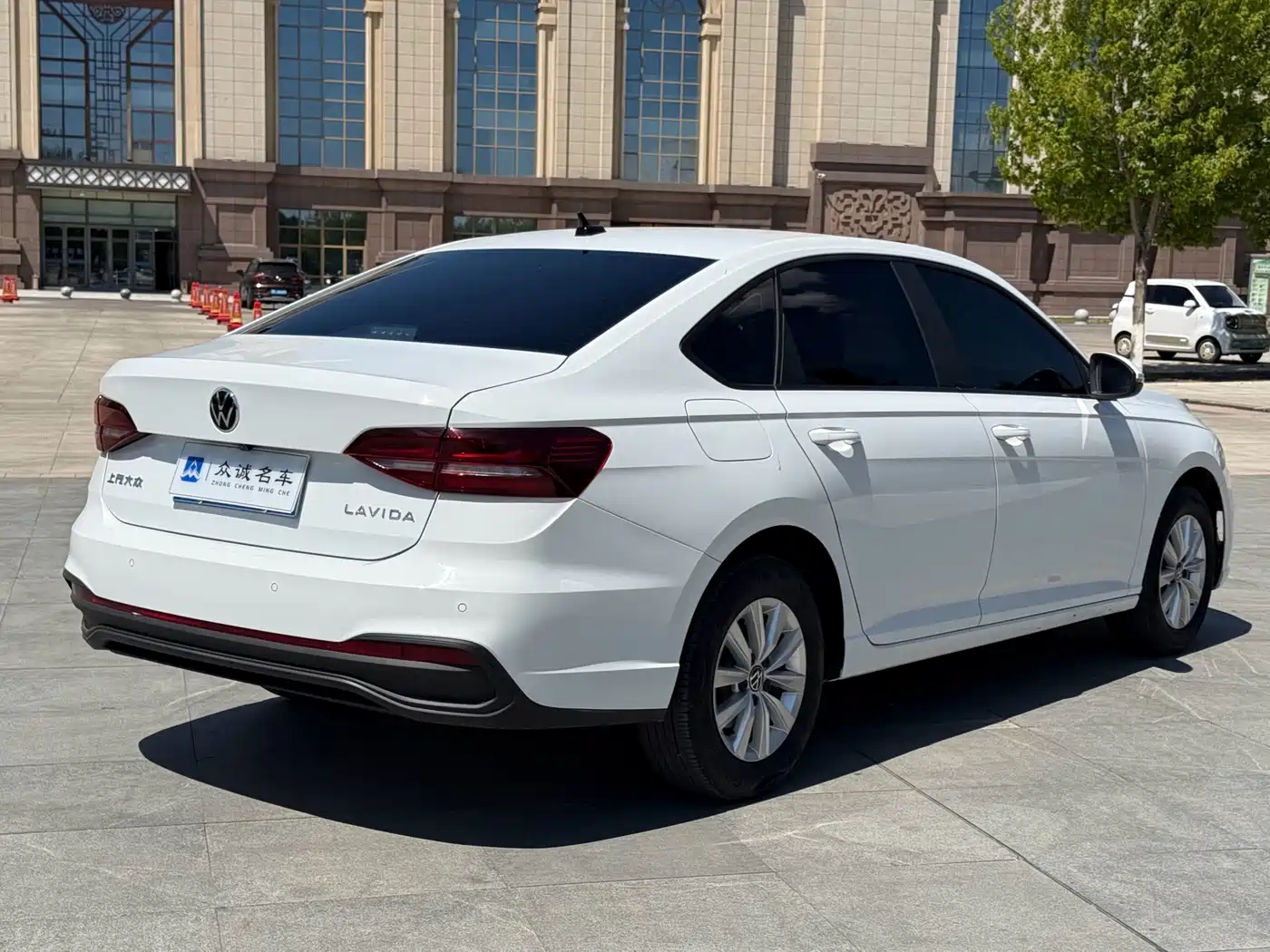 Volkswagen Lavida 2024 Model 1.5L Automatic Delight Edition фото 8