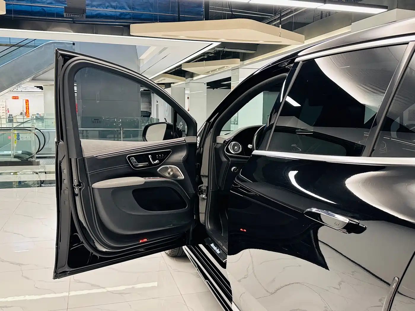 Mercedes-Benz EQS SUV 2023 450 4MATIC Pioneer Edition фото 15