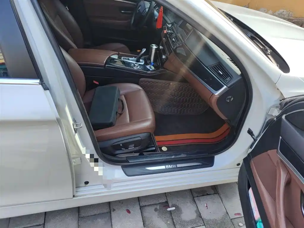 BMW 5 Series 2014 520Li Elegance фото 19